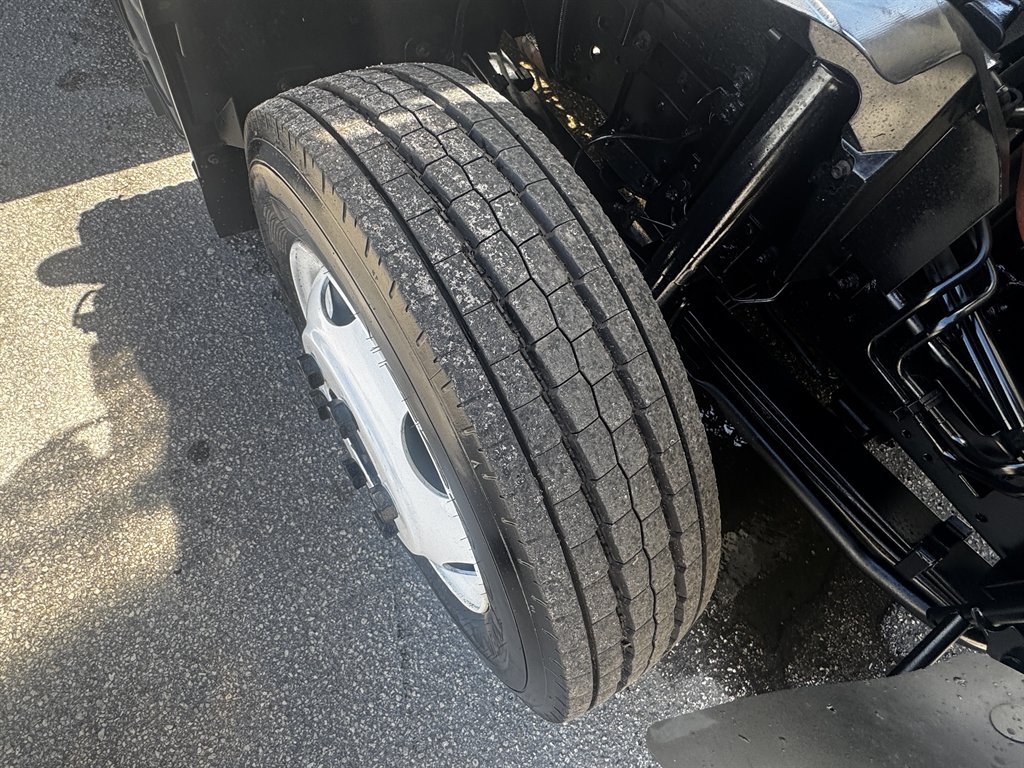 2019 Isuzu Nrr - $29,995