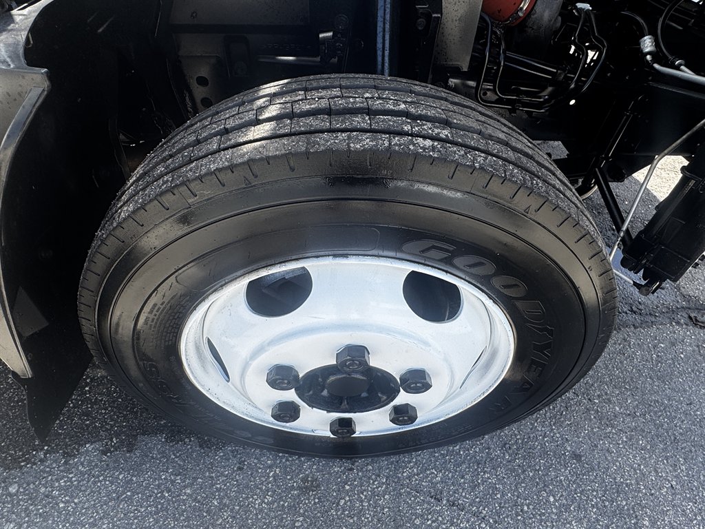 2019 Isuzu Nrr - $29,995