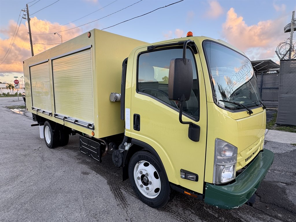 2017 Isuzu Nrr - $24,995
