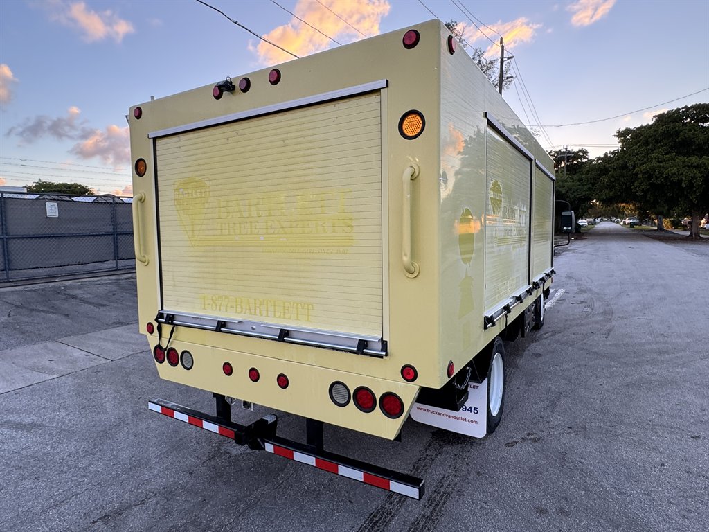 2017 Isuzu Nrr - $24,995