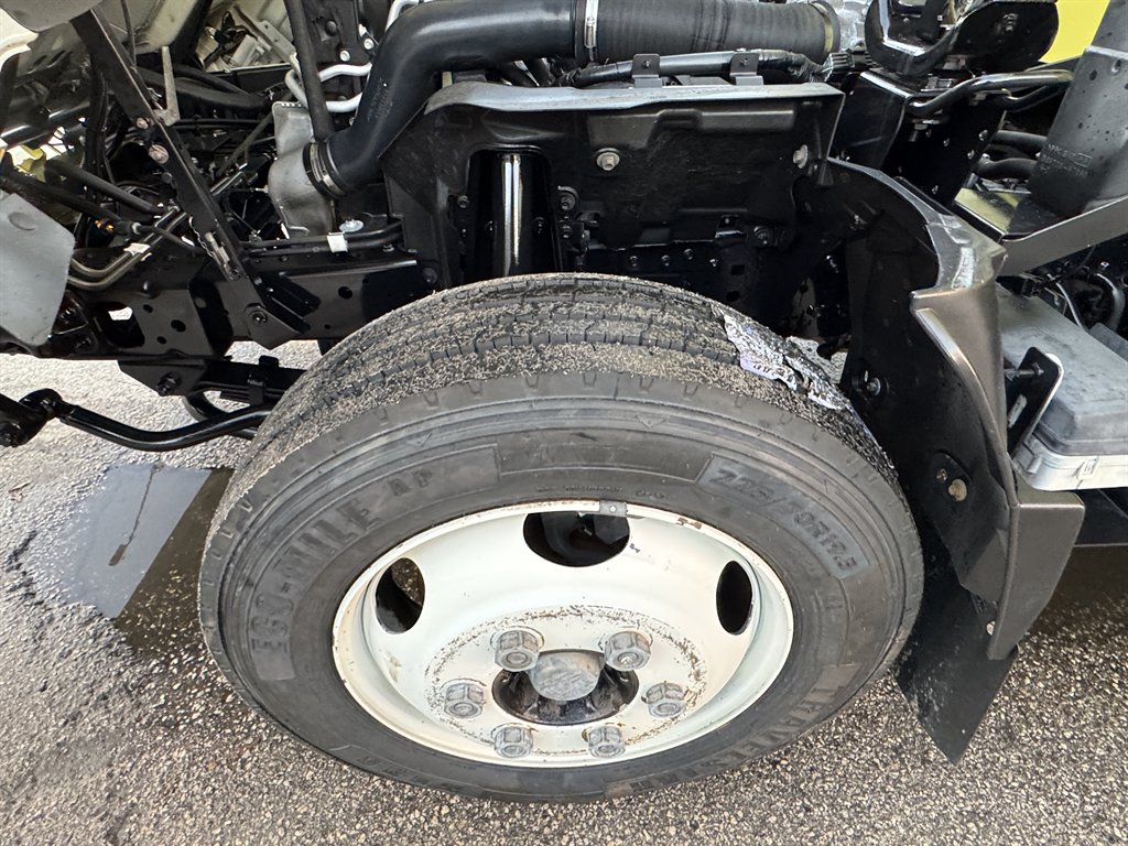 2017 Isuzu Nrr - $24,995