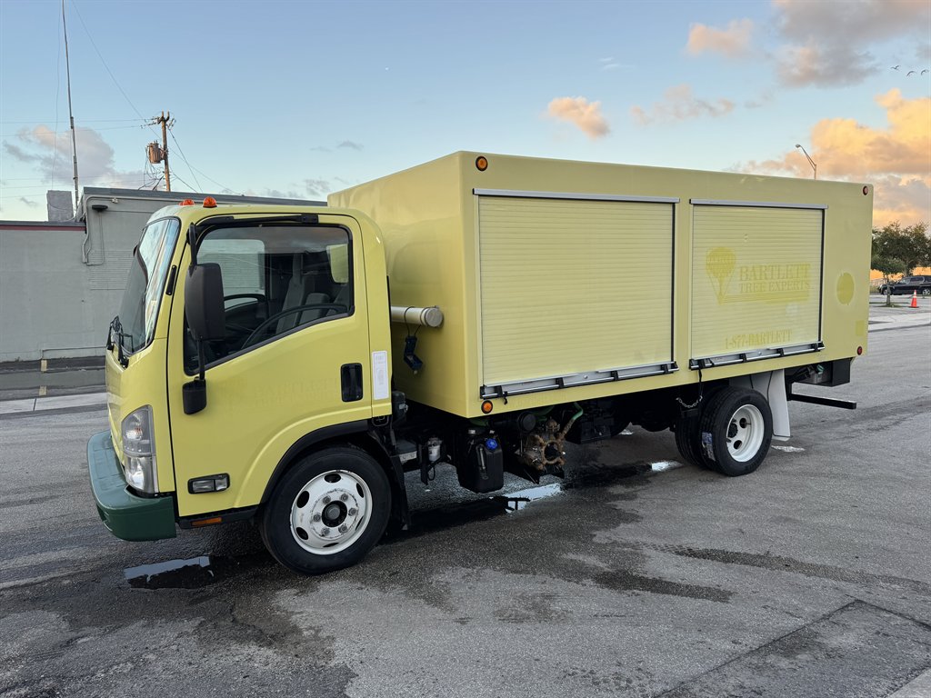 2017 Isuzu Nrr - $24,995