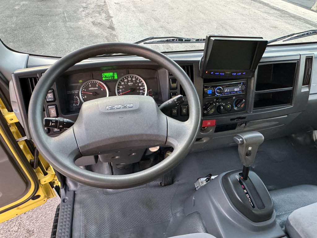2017 Isuzu Nrr - $24,995