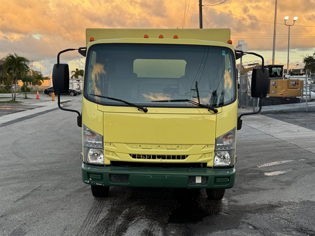 2017 Isuzu Nrr - $24,995