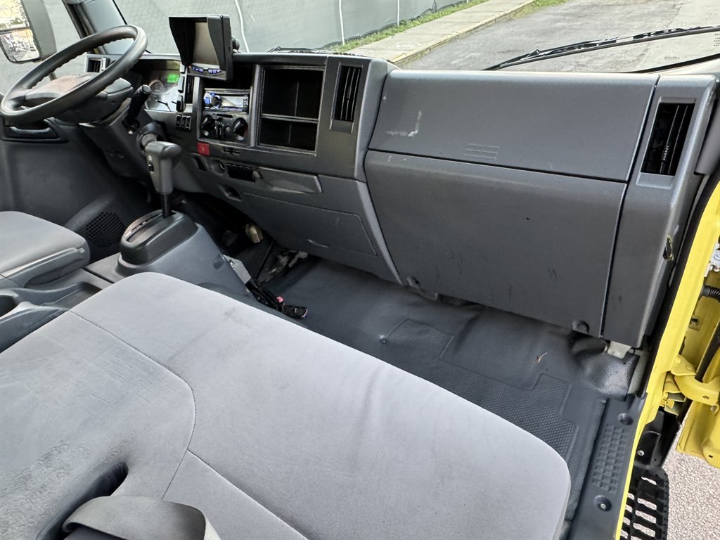2017 Isuzu Nrr - $24,995