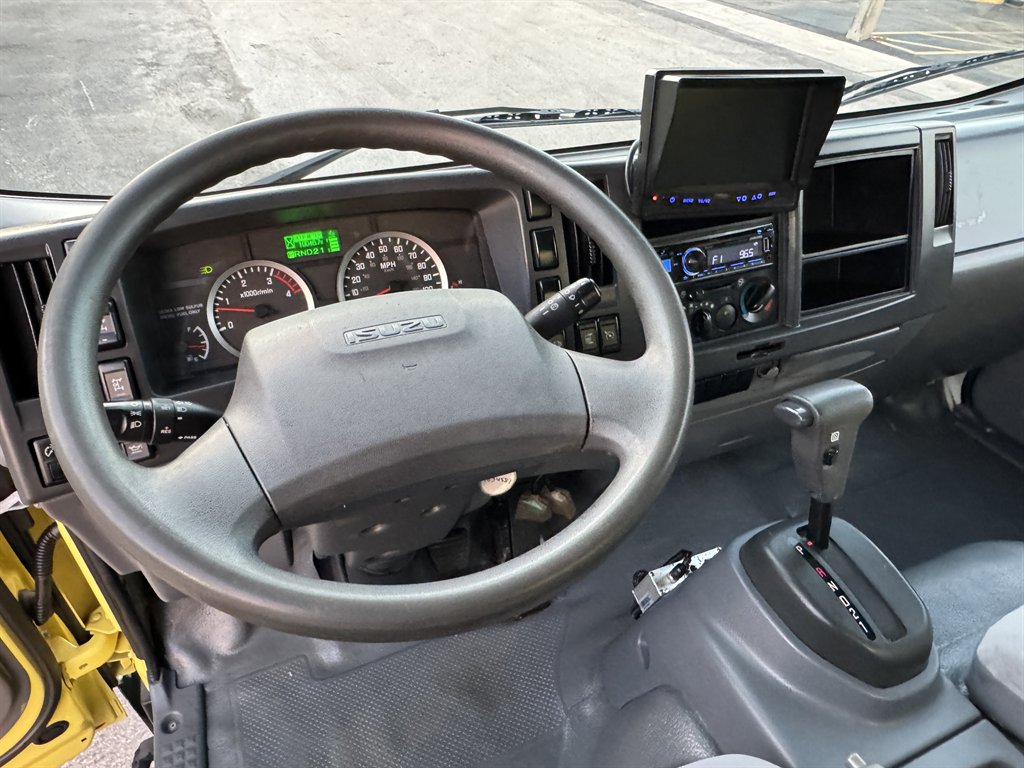 2017 Isuzu Nrr - $24,995
