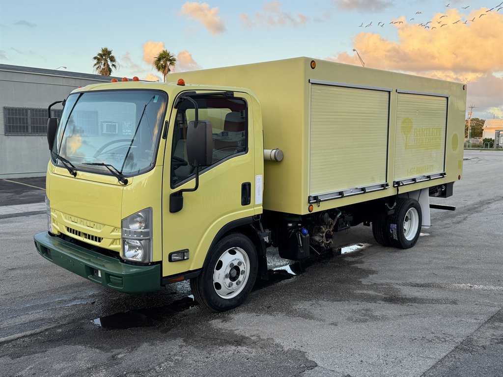 2017 Isuzu Nrr - $24,995