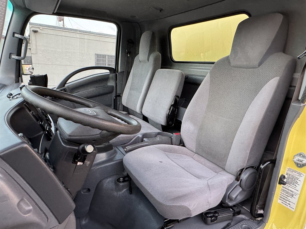 2017 Isuzu Nrr - $24,995