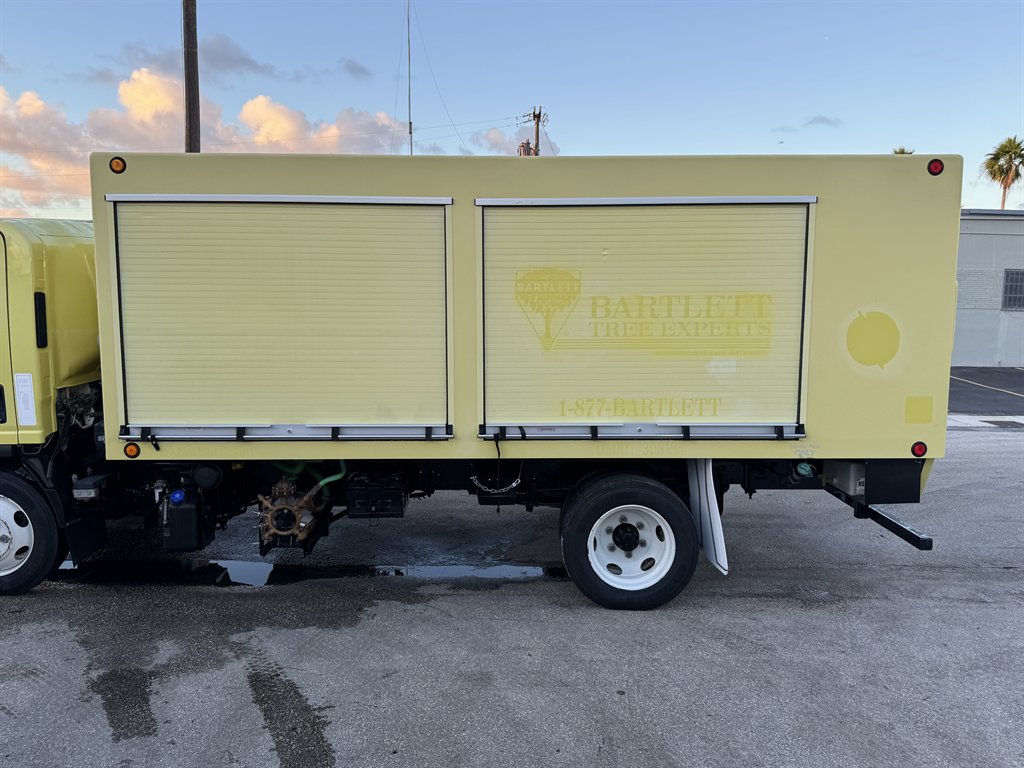 2017 Isuzu Nrr - $24,995