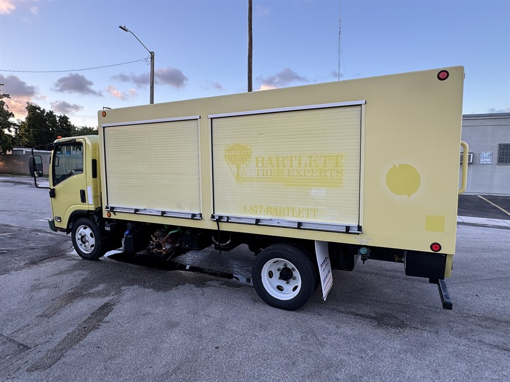 2017 Isuzu Nrr - $24,995