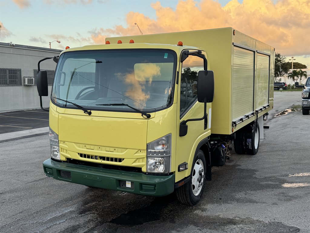 2017 Isuzu Nrr - $24,995