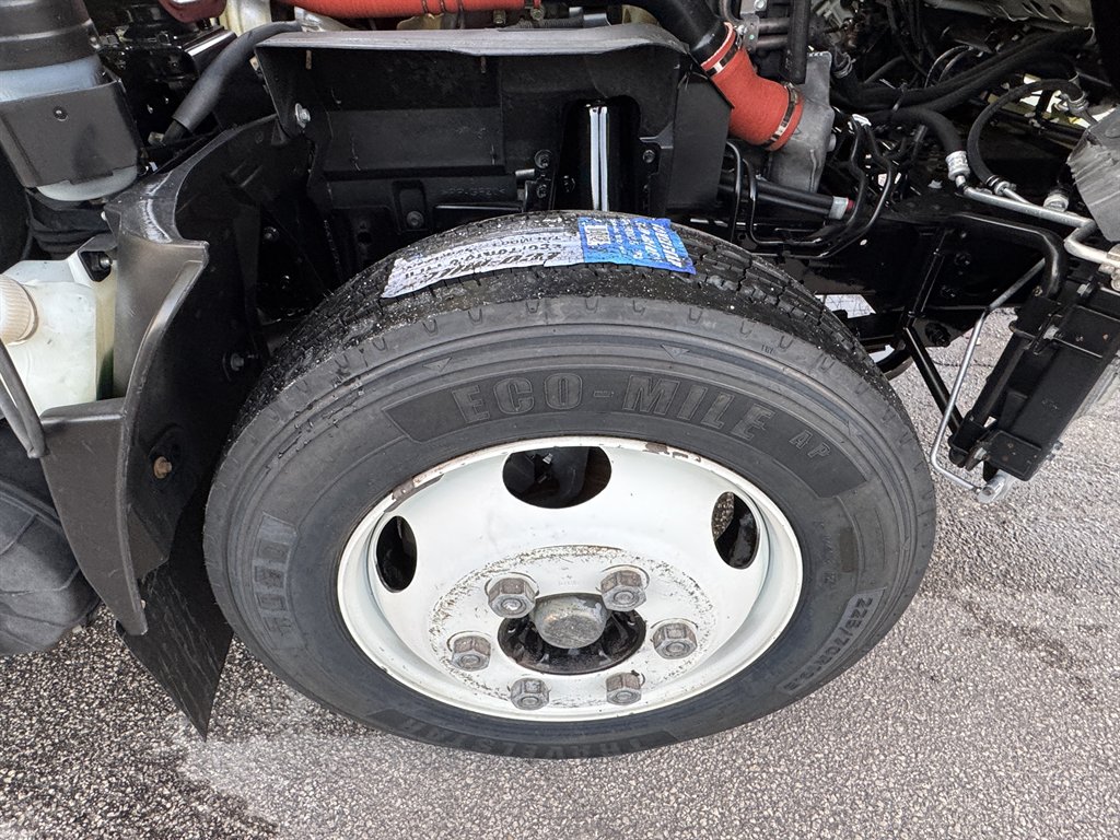 2017 Isuzu Nrr - $24,995