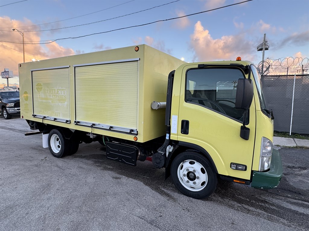 2017 Isuzu Nrr - $24,995