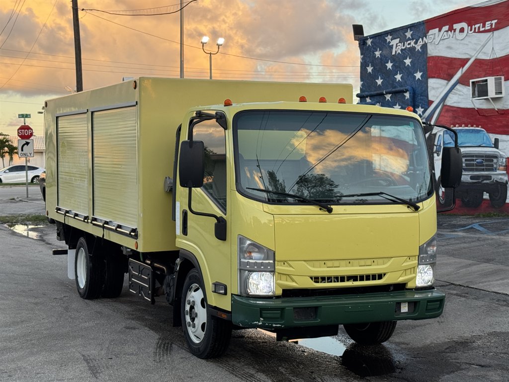2017 Isuzu Nrr - $24,995