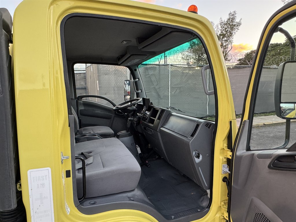 2017 Isuzu Nrr - $24,995