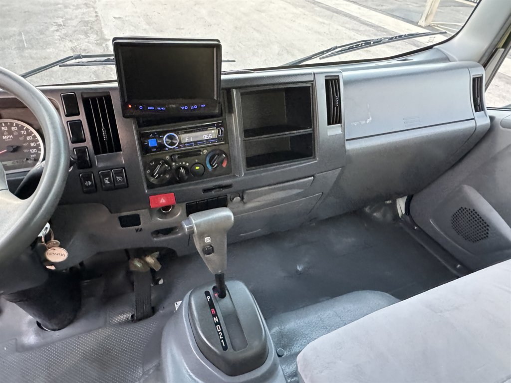 2017 Isuzu Nrr - $24,995