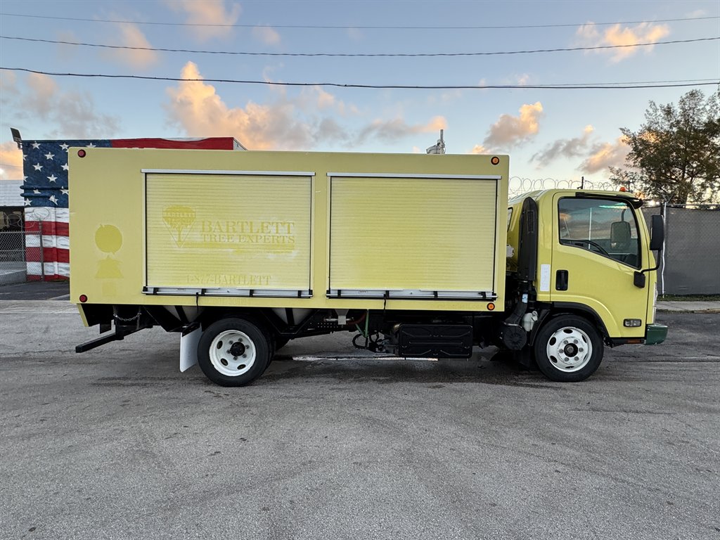 2017 Isuzu Nrr - $24,995