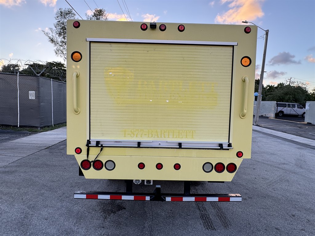 2017 Isuzu Nrr - $24,995