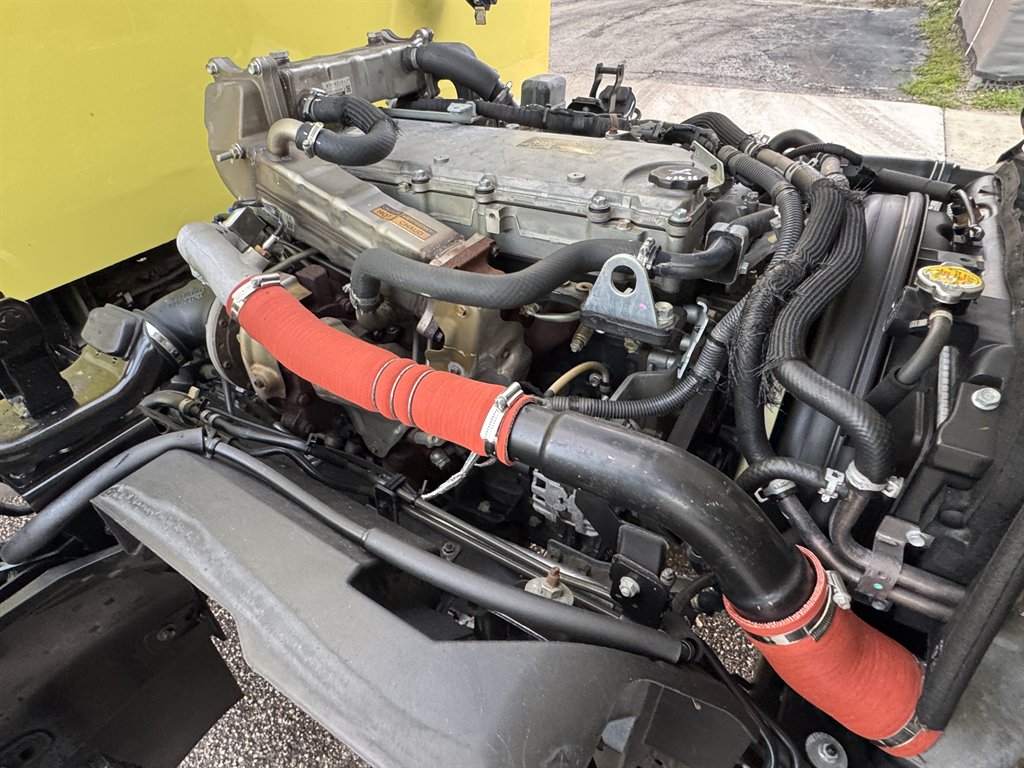 2017 Isuzu Nrr - $24,995