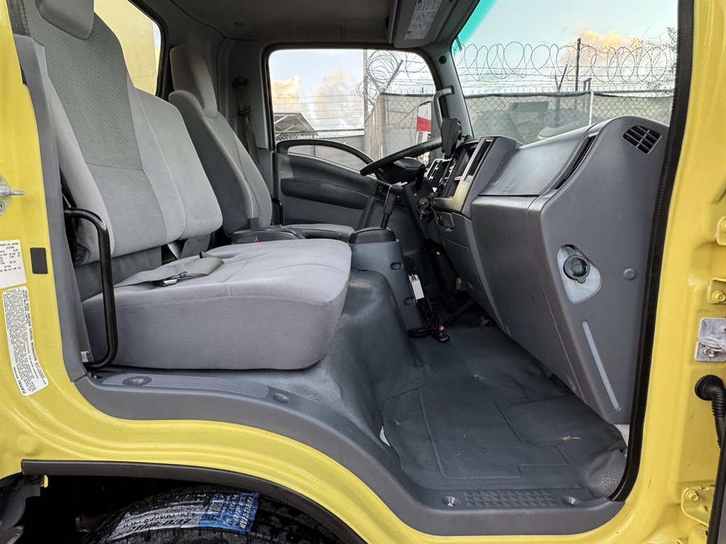 2017 Isuzu Nrr - $24,995