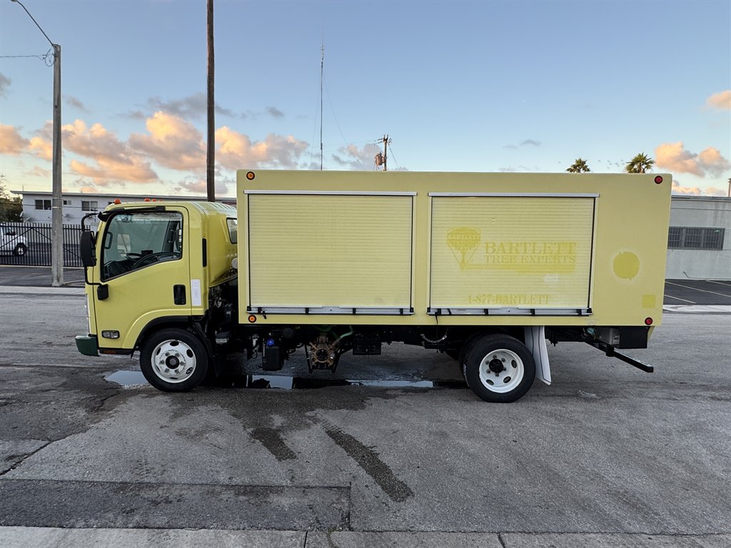 2017 Isuzu Nrr - $24,995