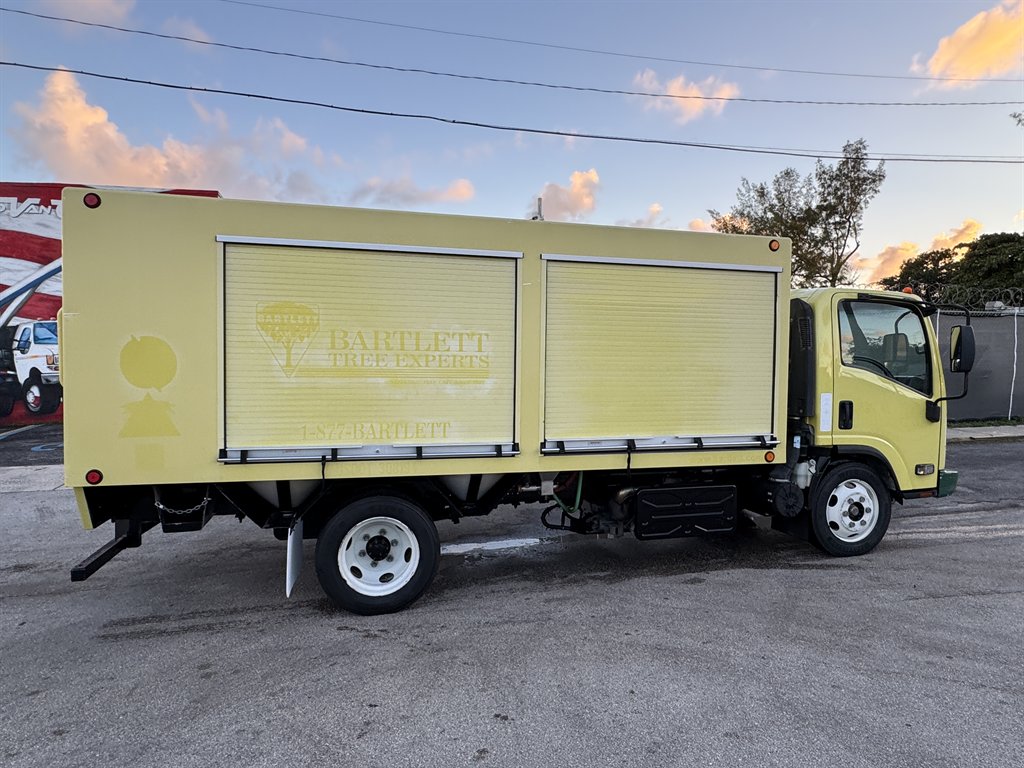 2017 Isuzu Nrr - $24,995