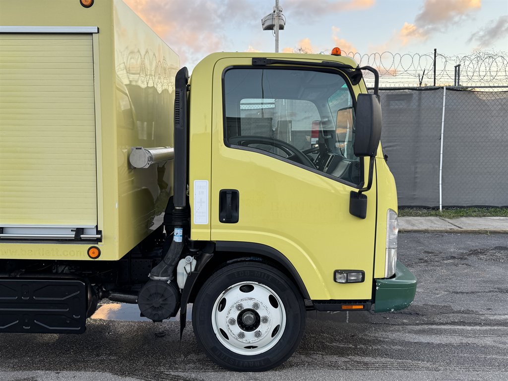 2017 Isuzu Nrr - $24,995