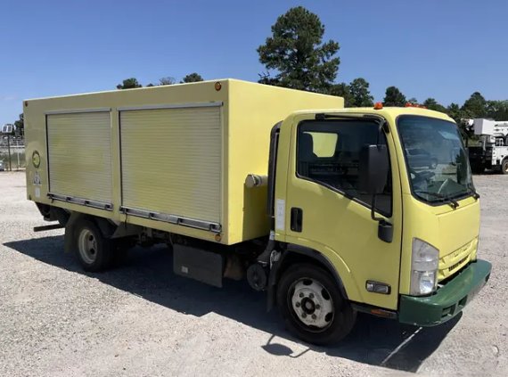 2017 Isuzu Nrr