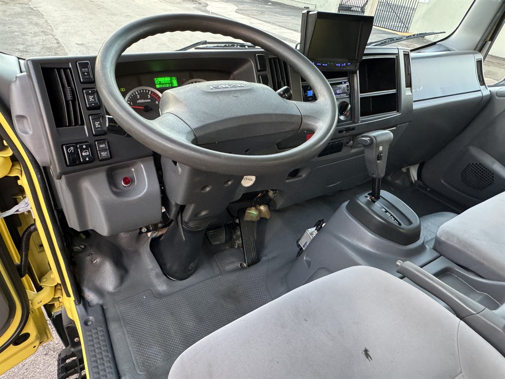 2017 Isuzu Nrr - $24,995