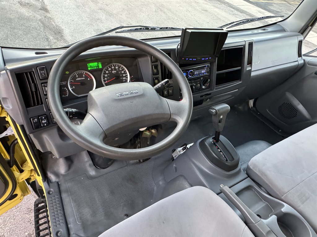2017 Isuzu Nrr - $24,995