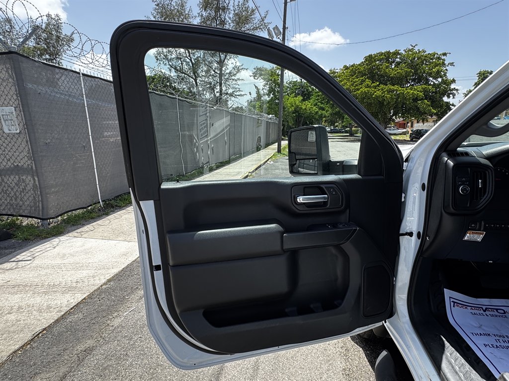2022 Chevrolet Silverado Hd - $31,995