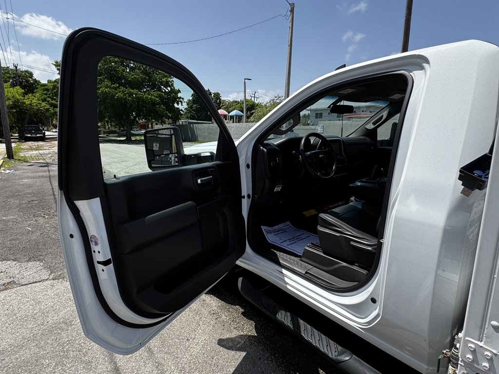 2022 Chevrolet Silverado Hd - $31,995