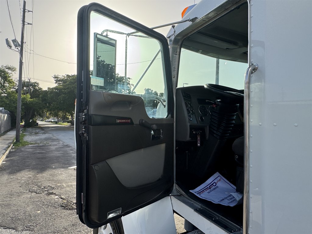 2020 Kenworth T370 - $31,995