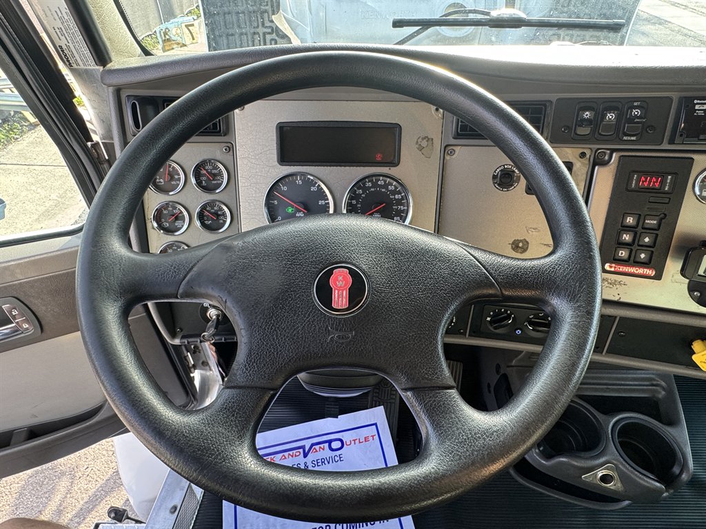 2020 Kenworth T370 - $31,995