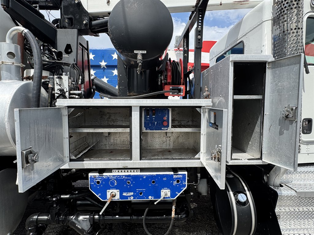 2014 Kenworth T4 Series - $96,000