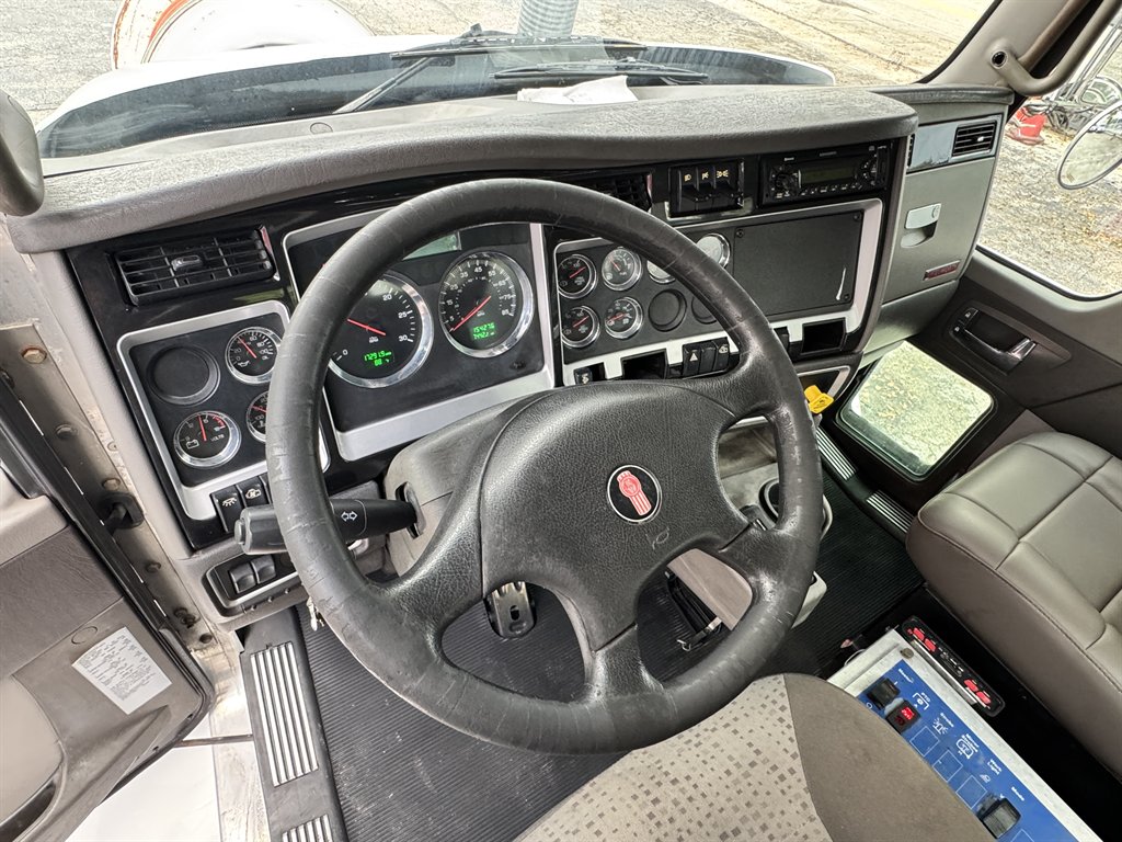 2014 Kenworth T4 Series - $96,000