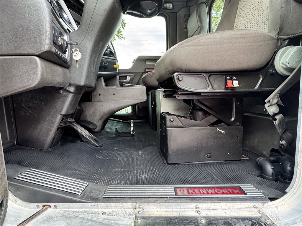2014 Kenworth T4 Series - $96,000