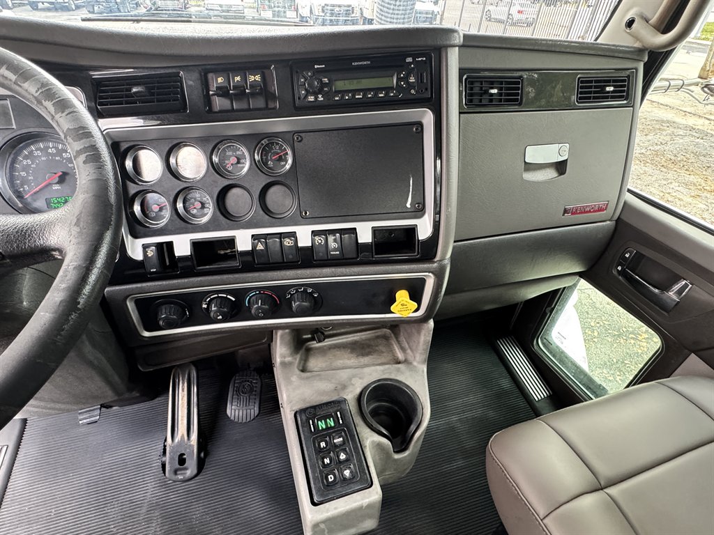 2014 Kenworth T4 Series - $96,000