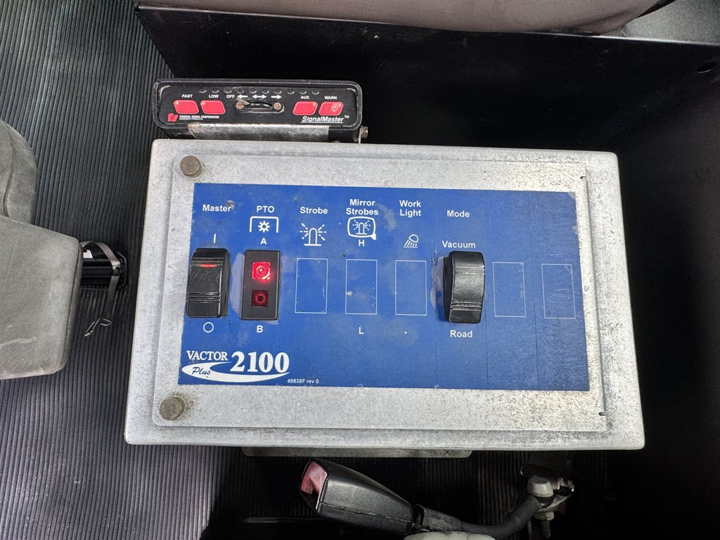2014 Kenworth T4 Series - $96,000