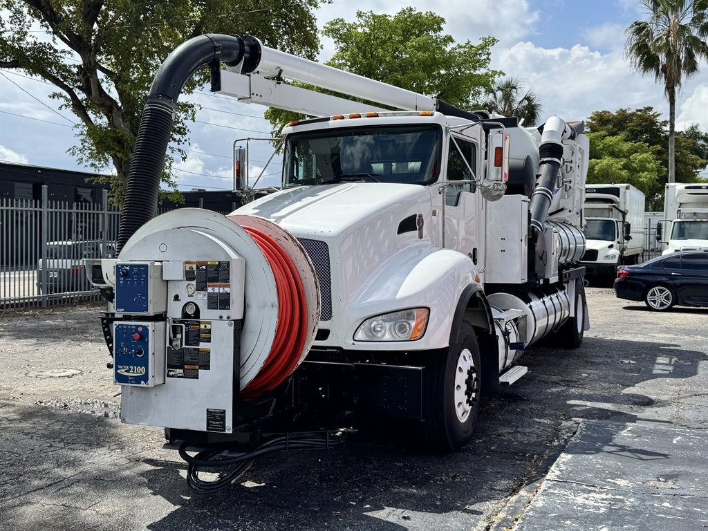 2014 Kenworth T4 Series - $96,000