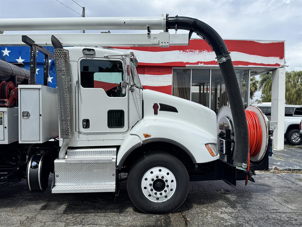 2014 Kenworth T4 Series - $96,000