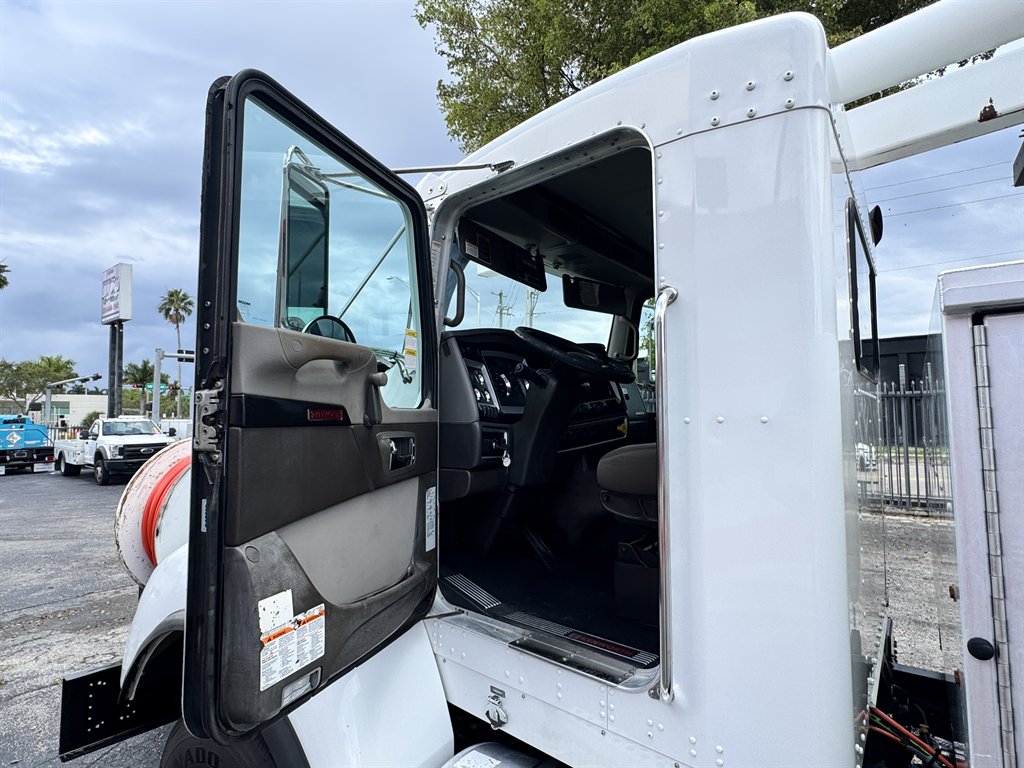 2014 Kenworth T4 Series - $96,000