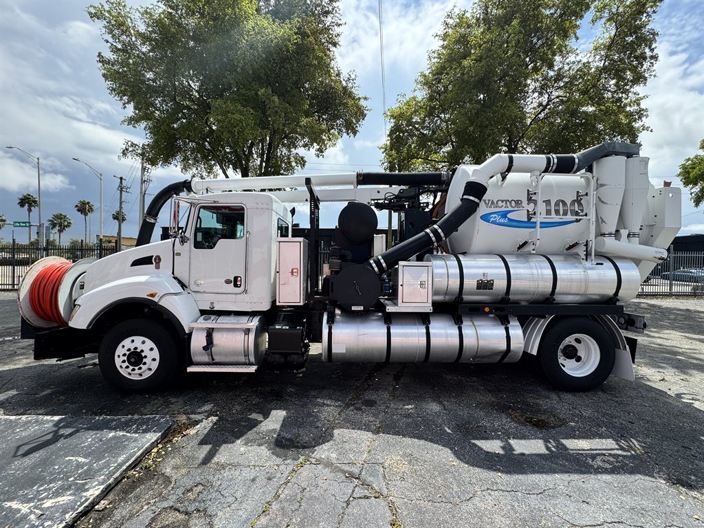 2014 Kenworth T4 Series - $96,000