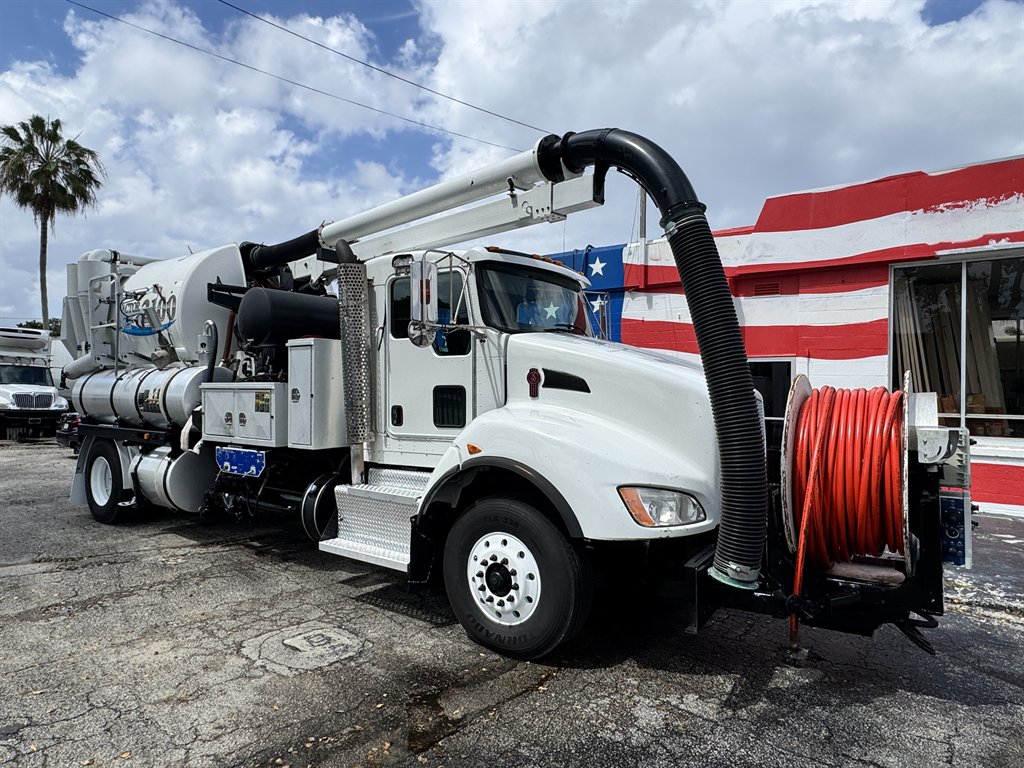 2014 Kenworth T4 Series - $96,000