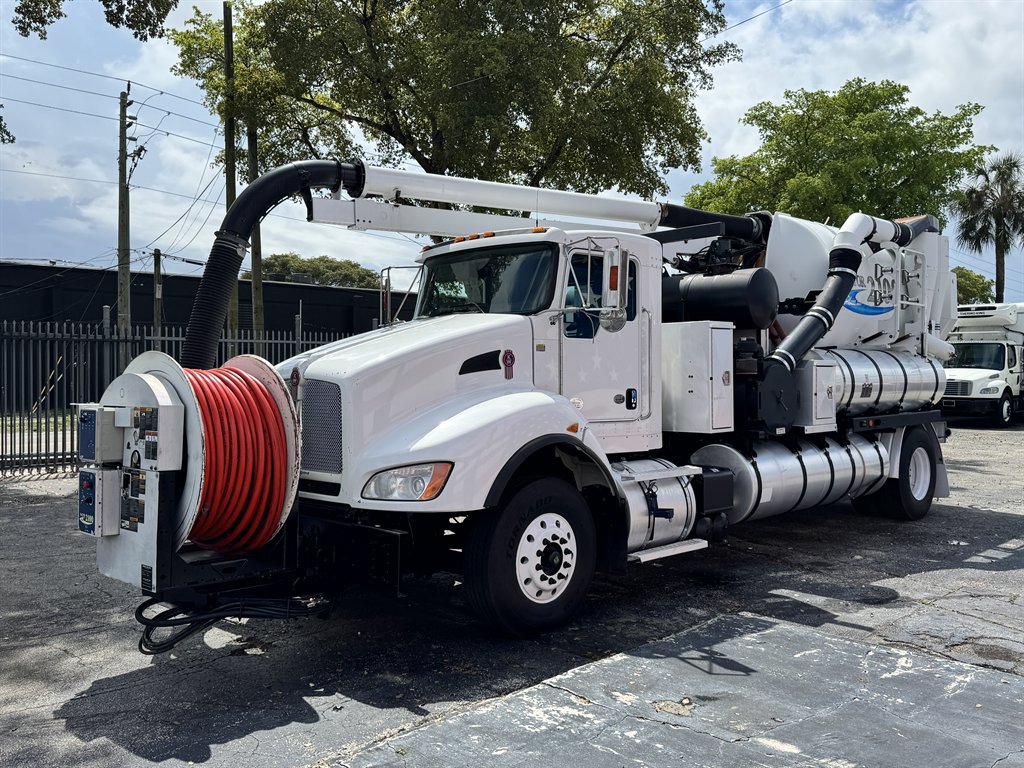 2014 Kenworth T4 Series - $96,000