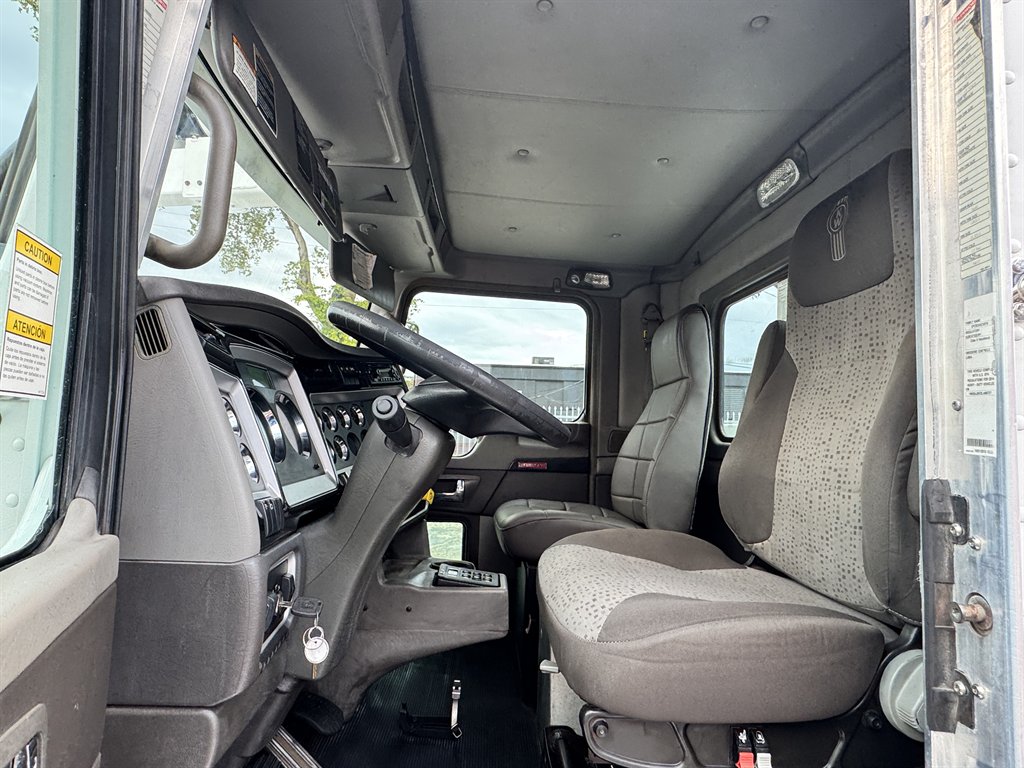 2014 Kenworth T4 Series - $96,000