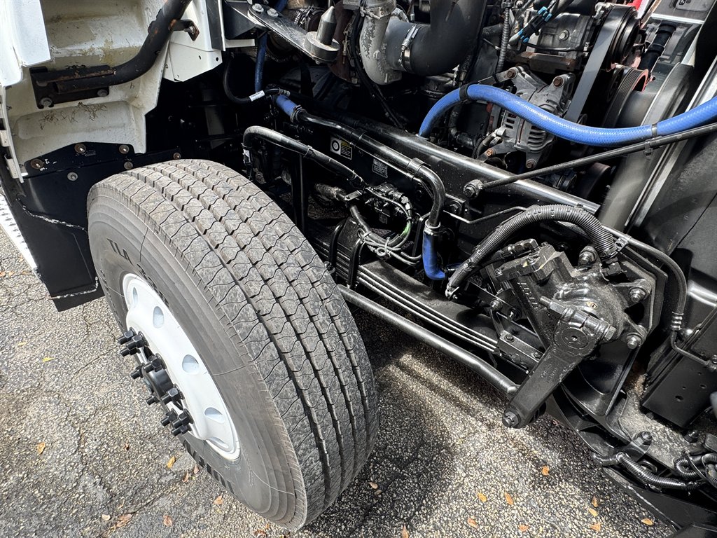 2014 Kenworth T4 Series - $96,000
