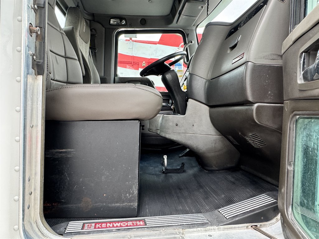2014 Kenworth T4 Series - $96,000
