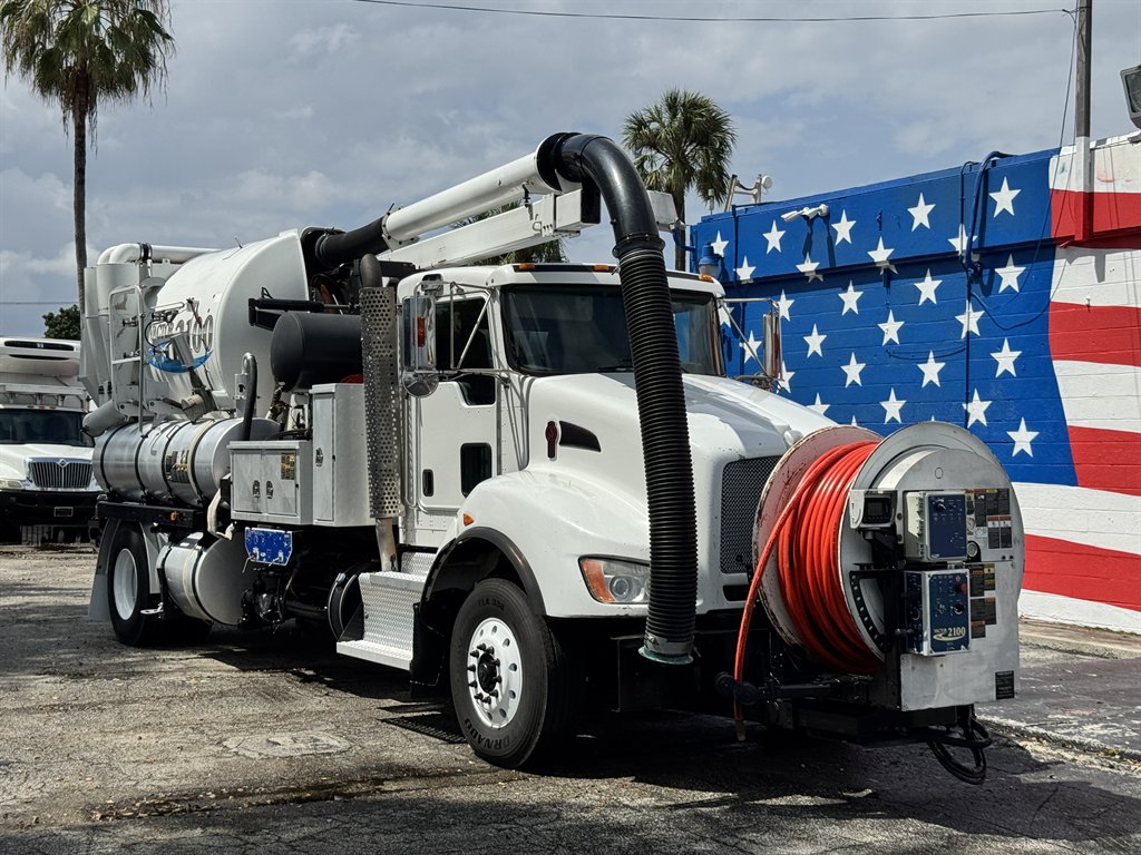 2014 Kenworth T4 Series - $96,000
