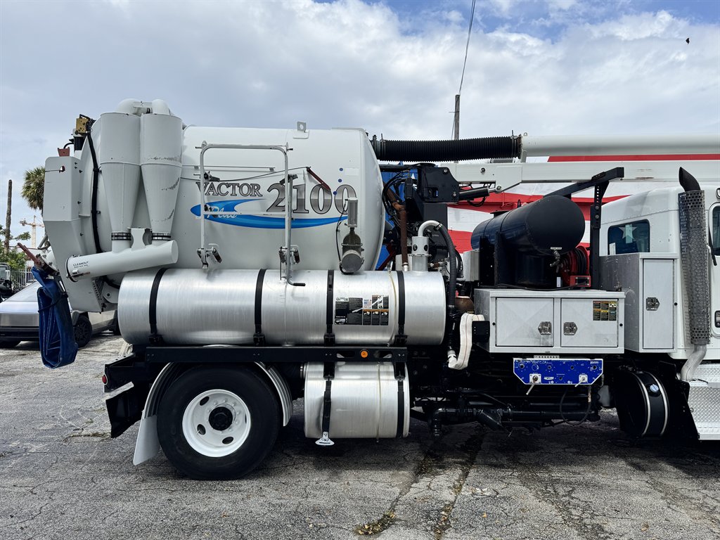 2014 Kenworth T4 Series - $96,000